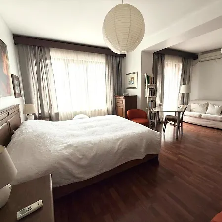 Designer Townhouse In Arnavutkoey, On The Bosphorus شقة